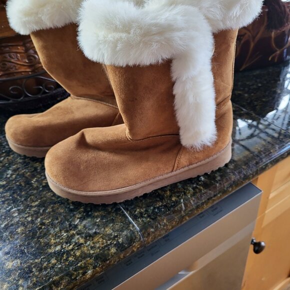 EUC SO SOPHIA Faux-Leather & Fur Boots Shoes Chestnut Size 9 - Picture 1 of 3